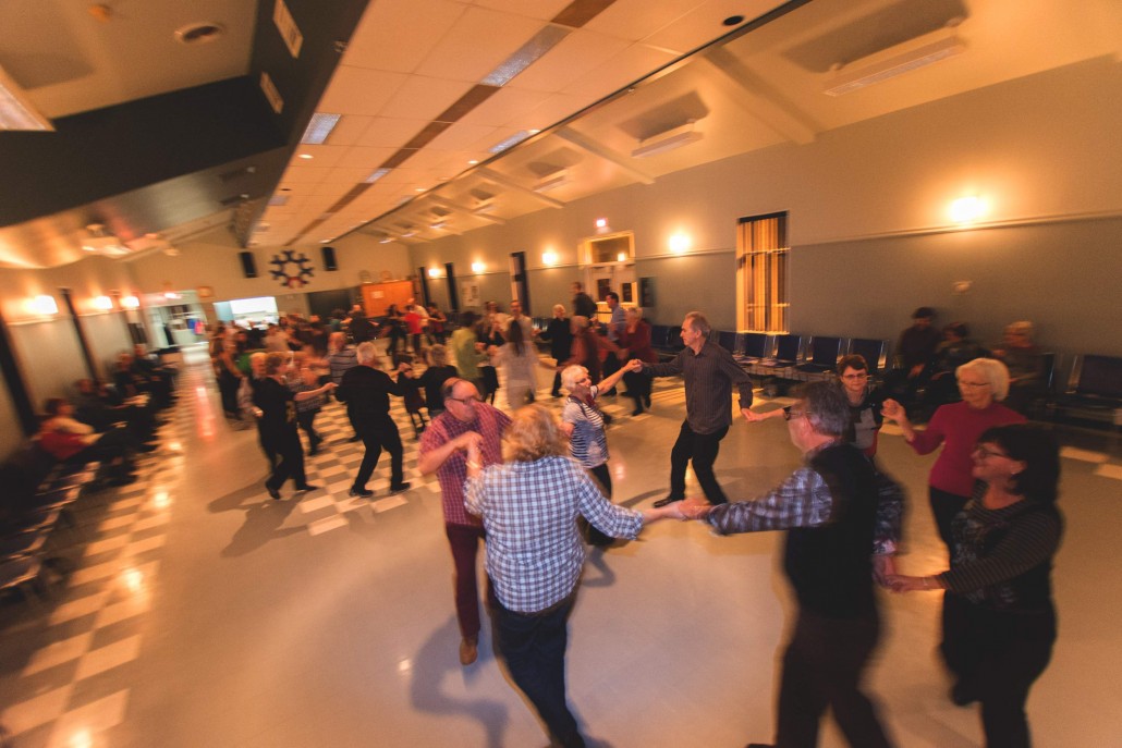 Veillée de danse rassembleuse du concours « Câll » la veillée chez vous ! 2015. Crédit : Guillaume Morin, Les Petits Pas Jacadiens.