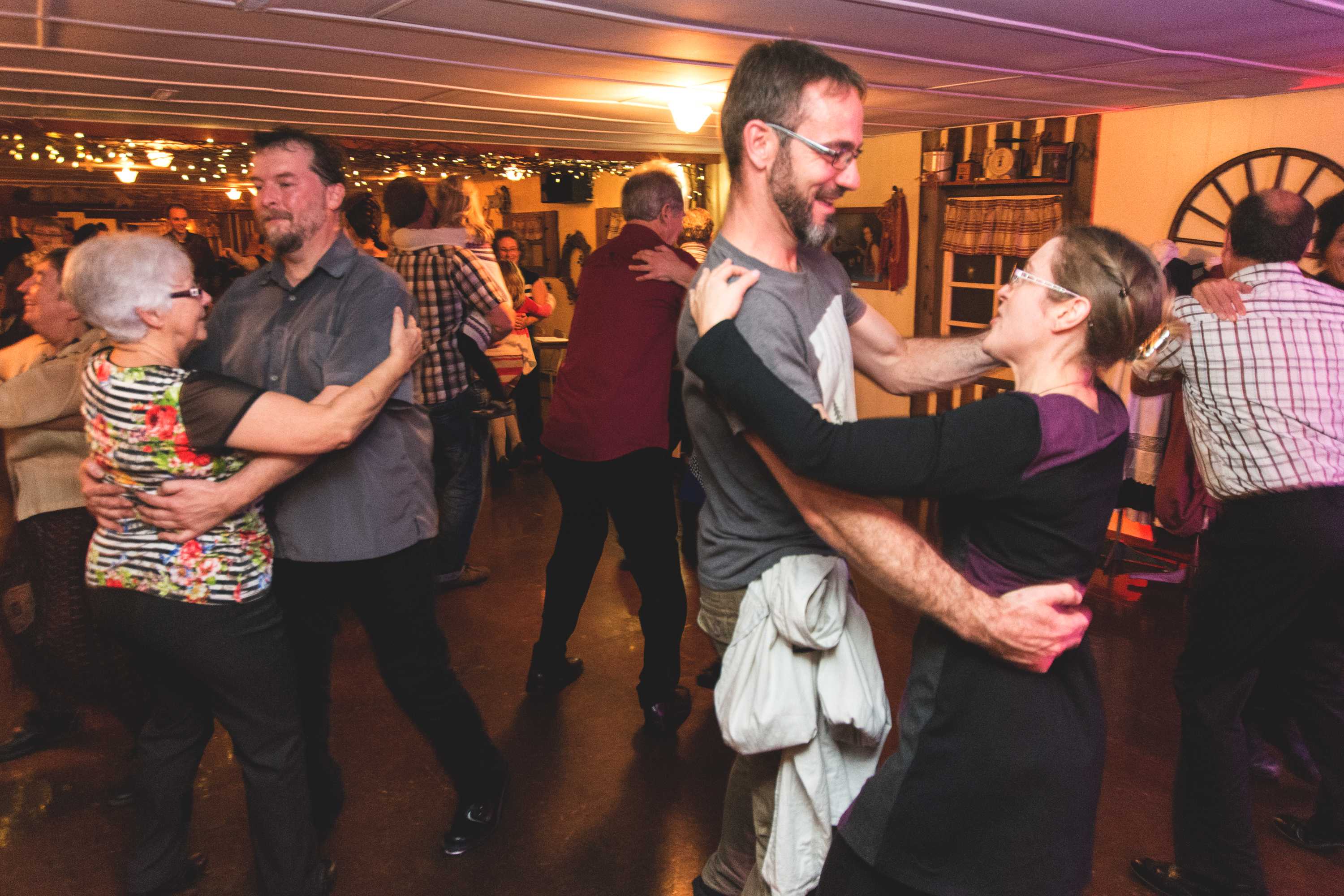 Veillée de danse intergénérationnelle lors de l'événement « Mobilisation 40e »