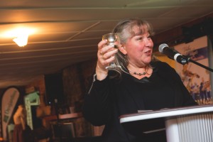 Nathalie Wagner, présidente de Loisir et Sport Lanaudière, lève son verre aux PPJ.