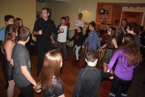 La Tribu amicale rawdonnoise épicurienne (TARÉ) a remporté automatiquement le concours, pour une 2e fois, grâce à sa grande mobilisation de jeunes âgés de 12 à 35 ans à la veillée de danse rassembleuse du 21 novembre dernier.